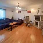 Three-bedroom In Casa de Férias Nedeščina
