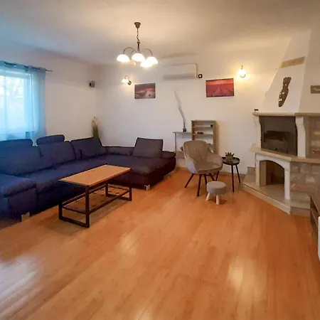 Three-bedroom In Hébergement de vacances Nedeščina