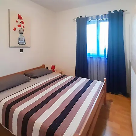 Three-bedroom In Nedeščina