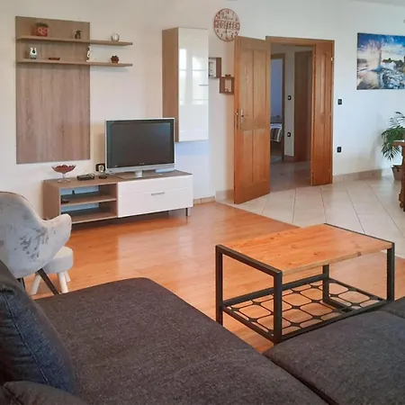 Hébergement de vacances Three-bedroom In *