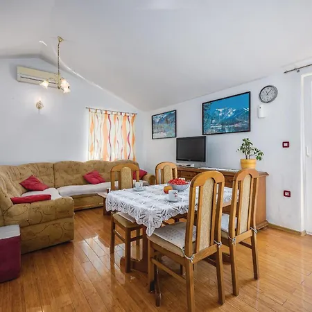 Lovely In With Kitchen Holiday home