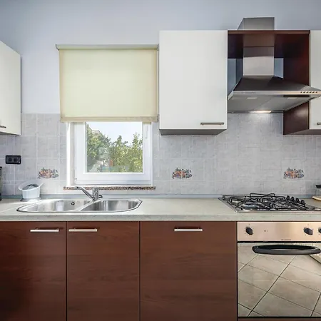 Lovely In With Kitchen *