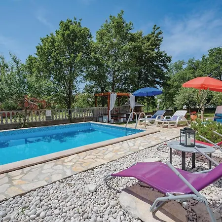 Hébergement de vacances Three-bedroom In *